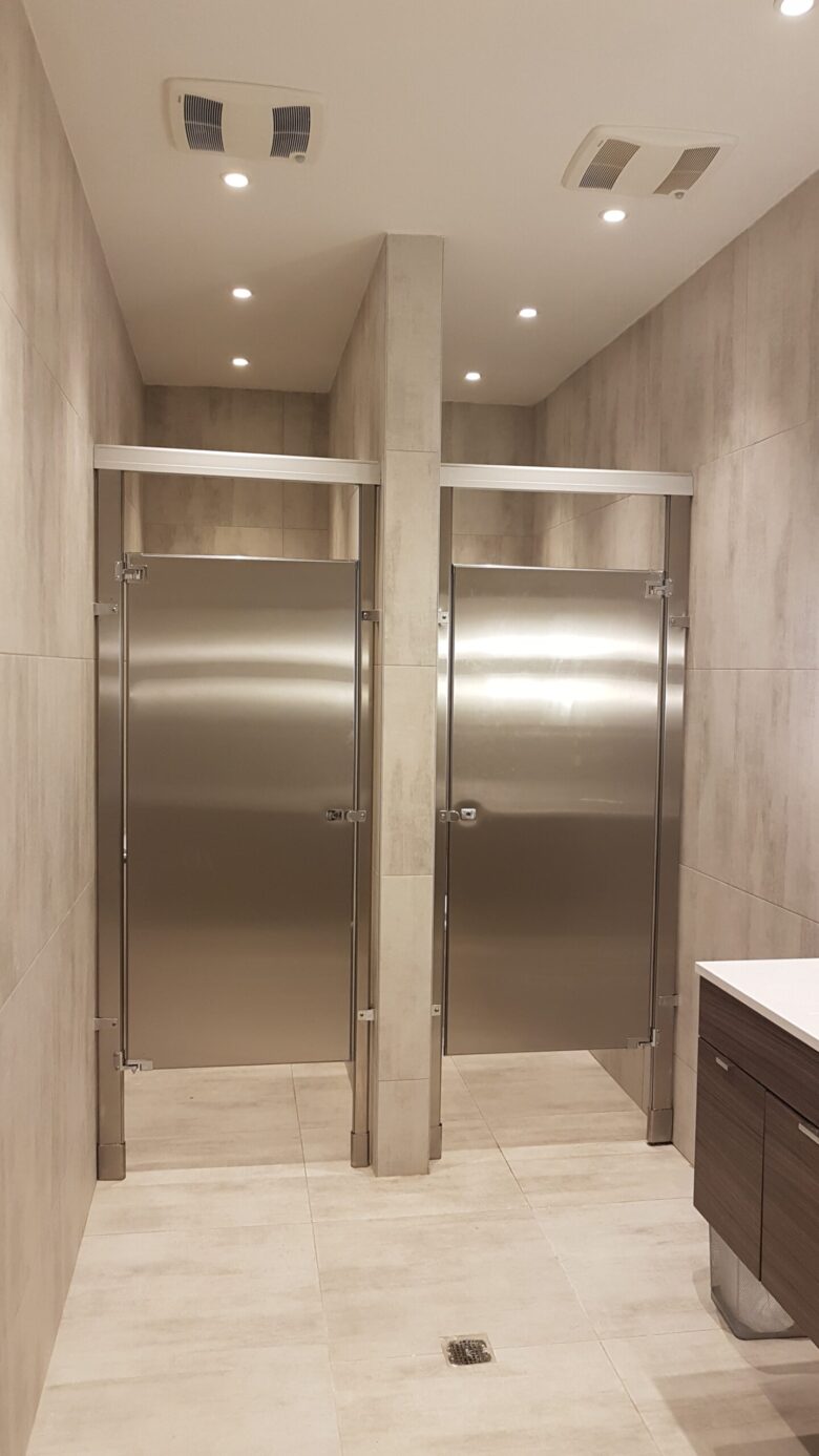 What are the Main Selling Points of Stainless Steel Toilet Partitions?
