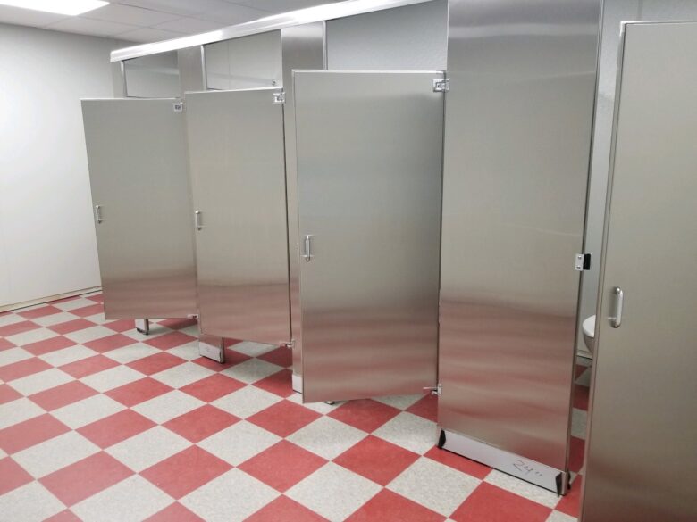 What are the Main Selling Points of Stainless Steel Toilet Partitions?